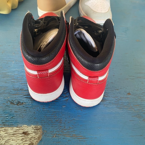 Air Jordan Kids Sneakers Red and White Nike Retro 1 High - Picture 4 of 7